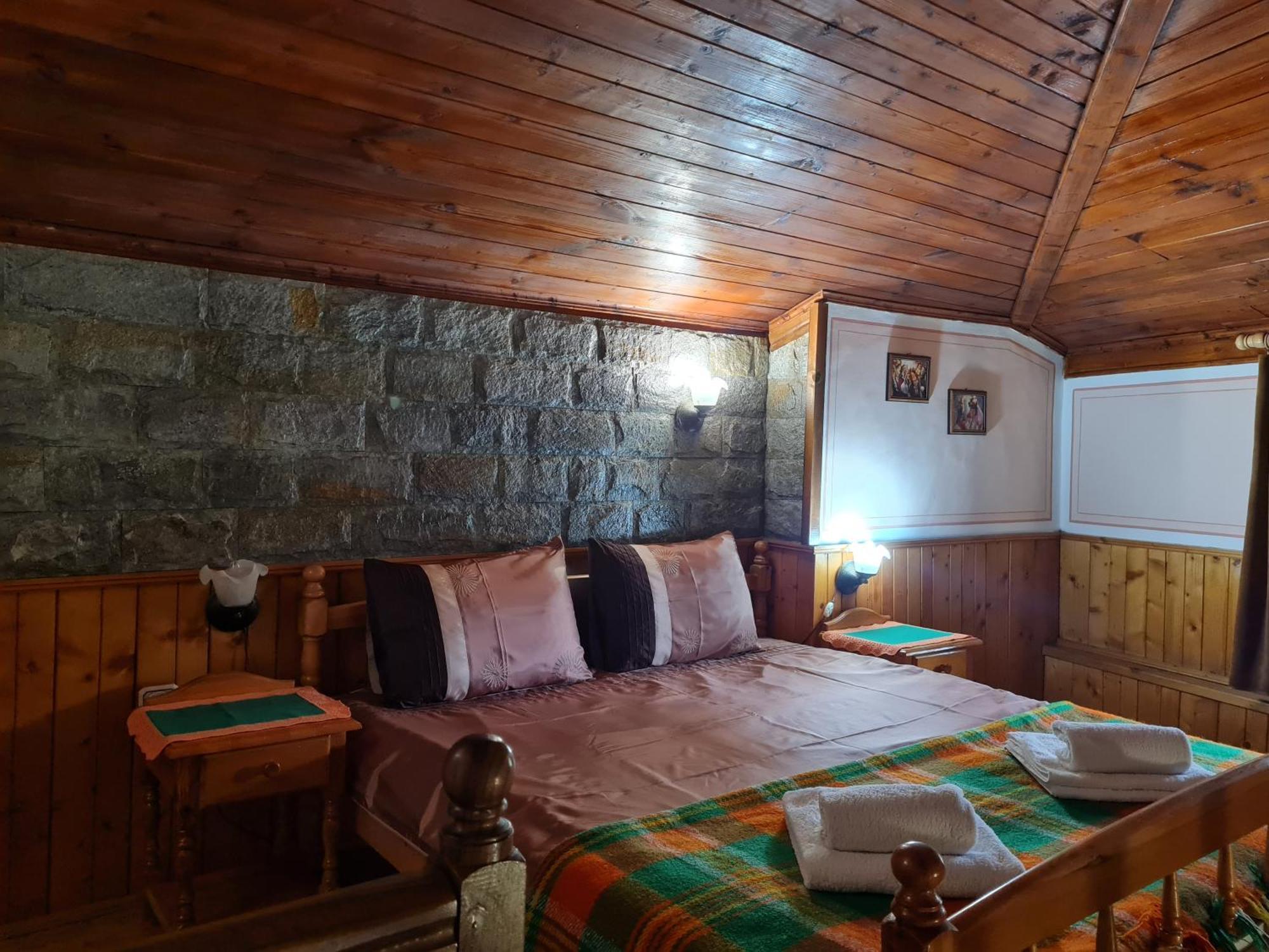 Guest House Zlatniyat Telets Koprivsjtitsa Rum bild