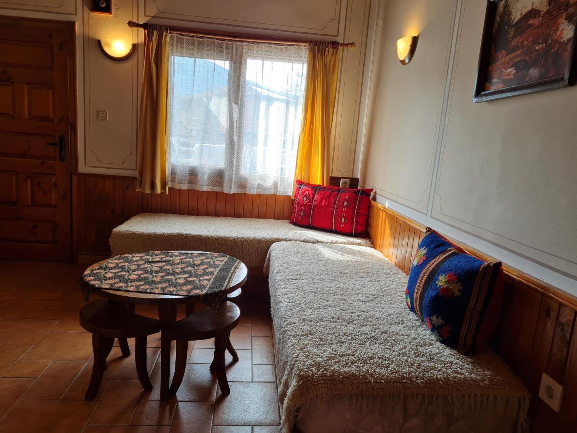 Guest House Zlatniyat Telets Koprivsjtitsa Rum bild